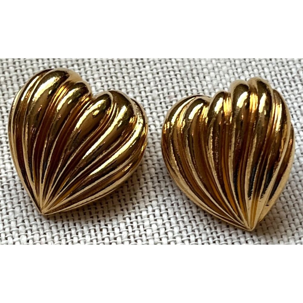 Vtg Puffy Heart Earrings Pinup Classic 80s Gold Tone Avon Jewelry Twee Valentine